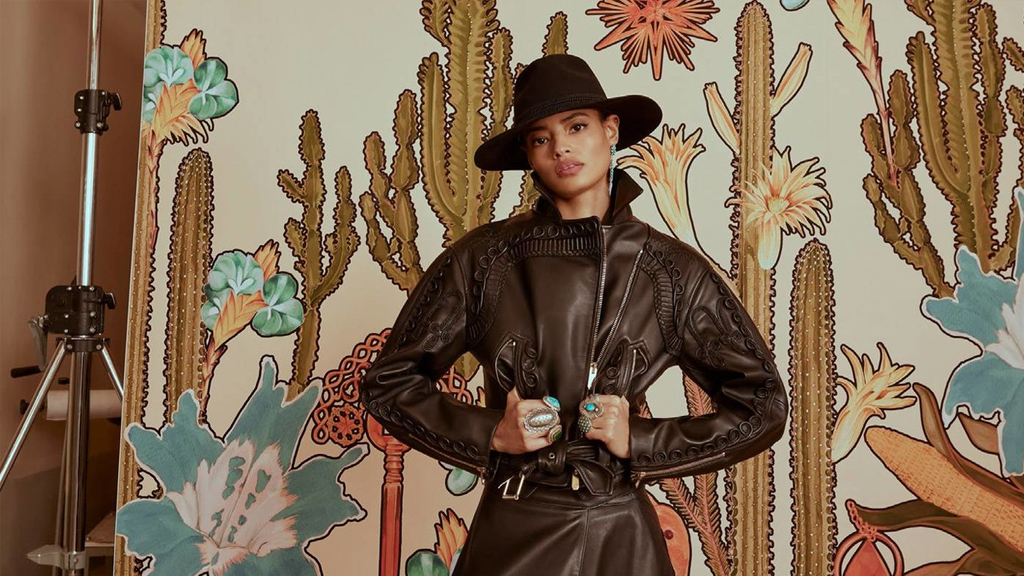 الجلد لإطلالة مؤثرة في الشتاء Winter Leather
