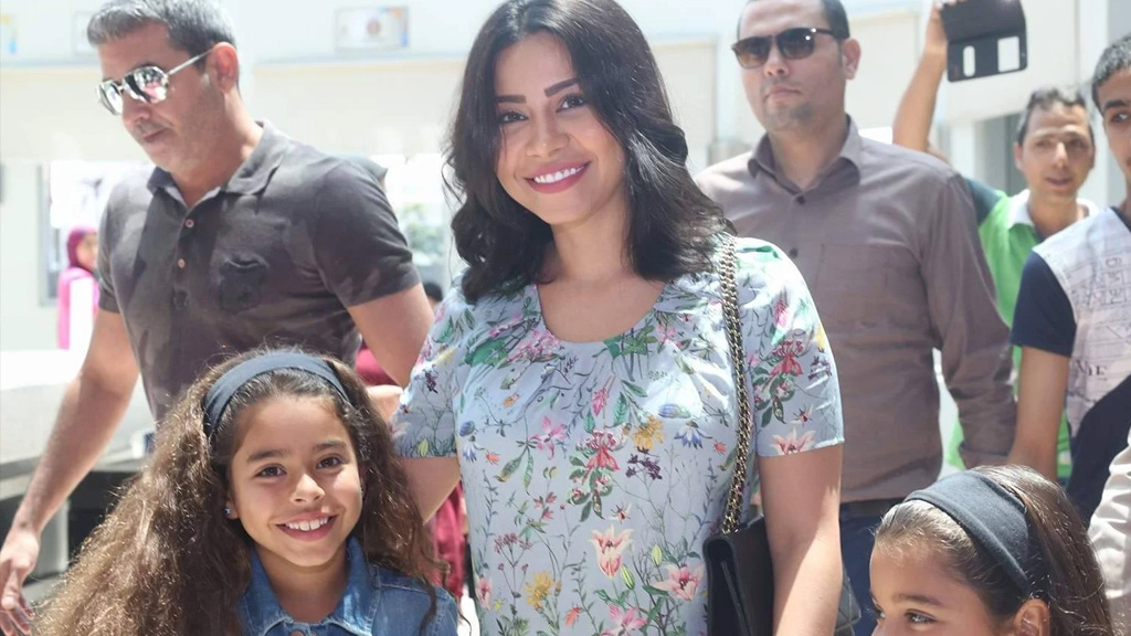 بفيديو يُظهر عذوبة صوتها.. ابنة شيرين عبد الوهاب حديث السوشيل ميديا